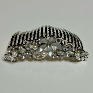 Silver Flower Rhinestone Pearl Bridal Bride Wedding Day Hair Comb 2.75” x 1”